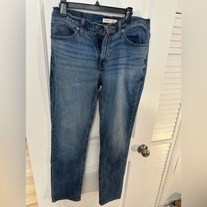 Levi Slim Straight Men’s Jeans in Medium Blue Wash